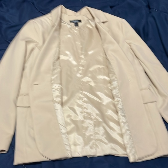 beige / cream blazer - Picture 2 of 3